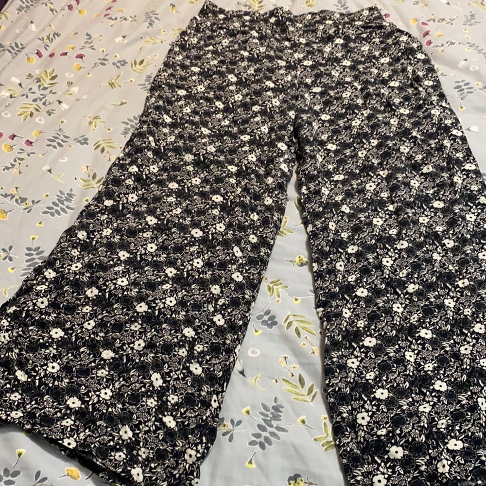 Floral printed wide legged pant